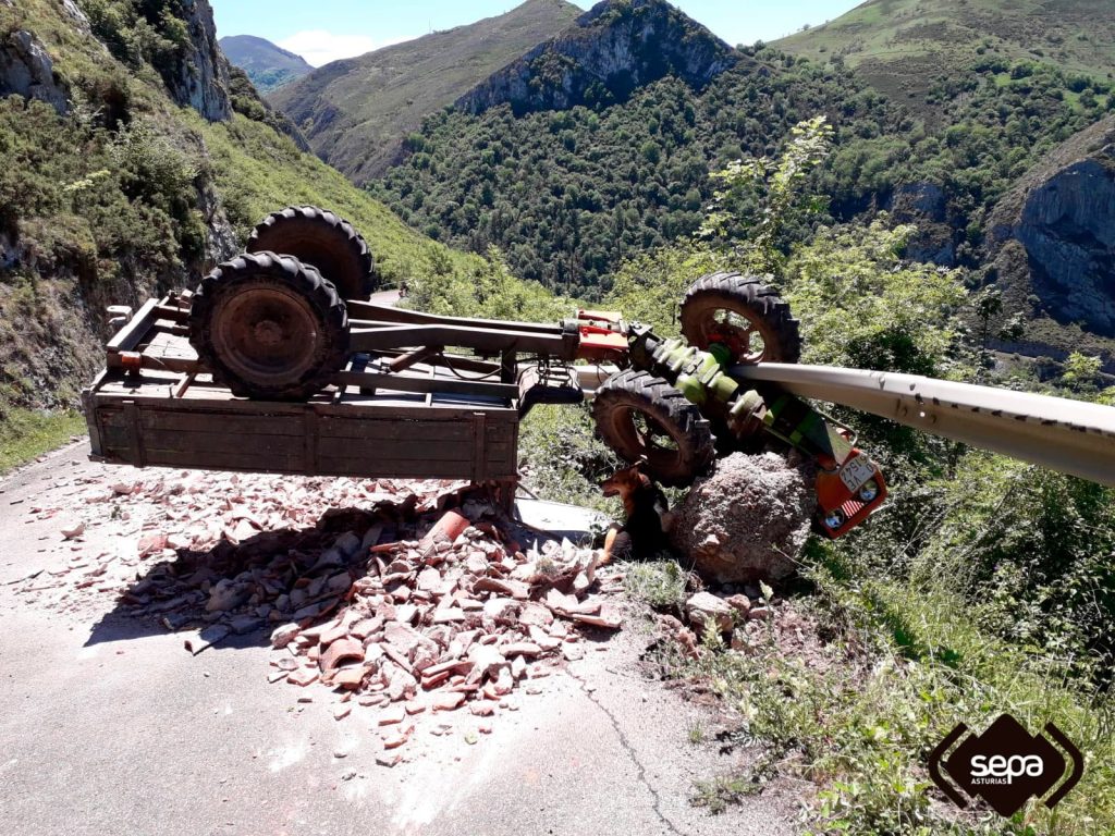 Muerre un mozu de 25 años nun accidente con un tractor. / SEPA