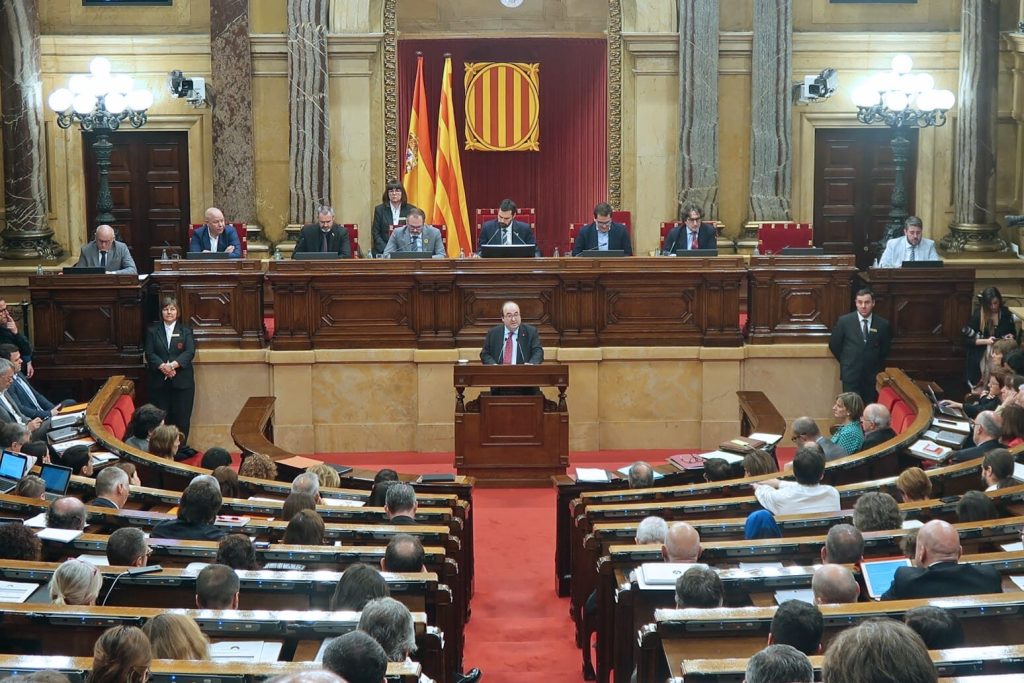 Miquel Iceta intervién nuna sesión del Parlamentu catalán. / Parlament.cat