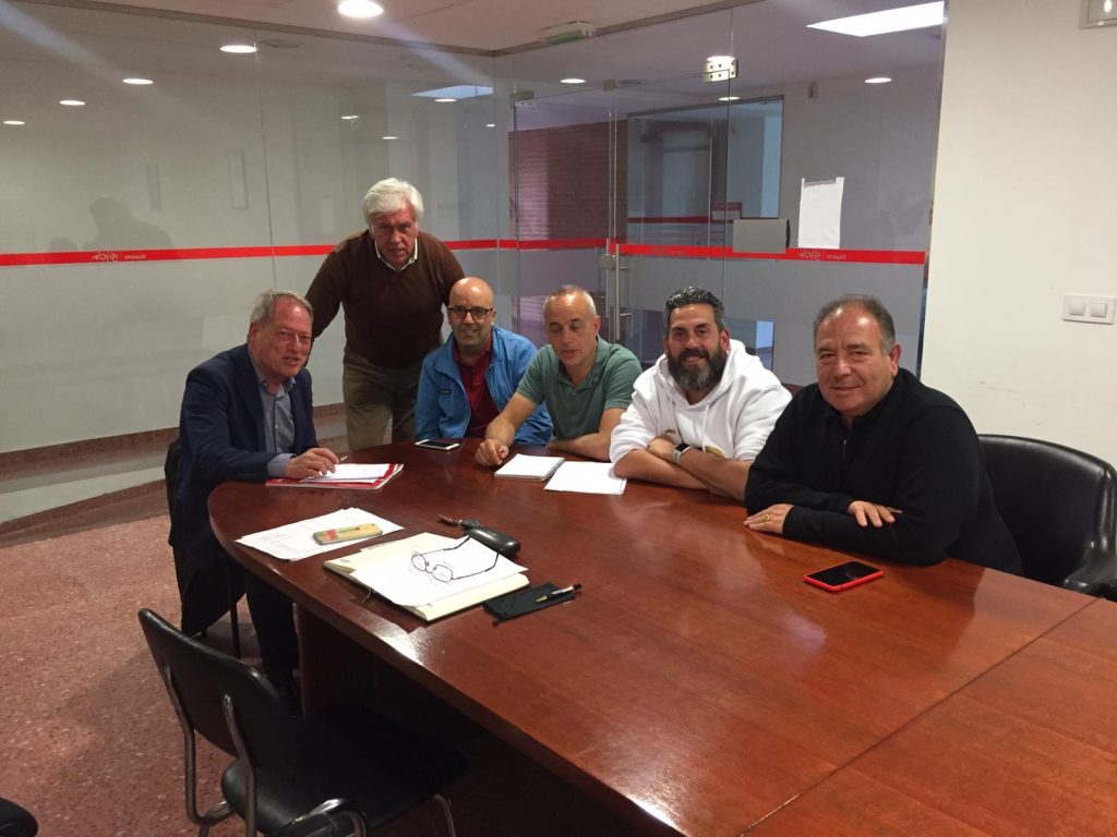 Aurelio Martín y Víctor Martínez, cola Asociación de Clubes de Fútbol Base de Xixón. / IX