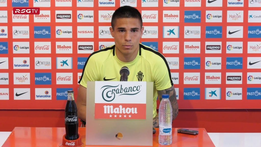 Uros Djurdjevic, mientres la rueda de prensa. / Real Sporting