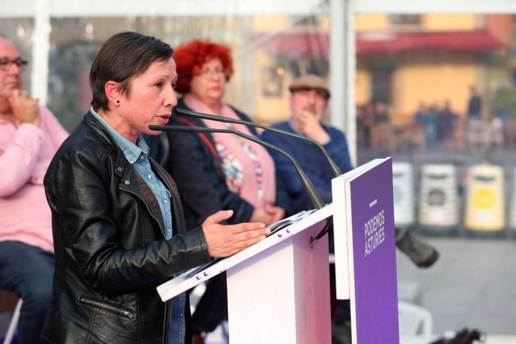 Yolanda Huergo, nel mitín del sábadu na plaza'l Marqués. / Podemos