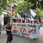 Xixón celebra un multitudinariu desilfe del arguyu LGTB+