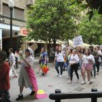 Xixón celebra un multitudinariu desilfe del arguyu LGTB+