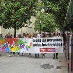 Xixón celebra un multitudinariu desilfe del arguyu LGTB+