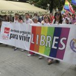 Xixón celebra un multitudinariu desilfe del arguyu LGTB+