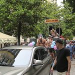 Xixón celebra un multitudinariu desilfe del arguyu LGTB+