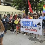 Xixón celebra un multitudinariu desilfe del arguyu LGTB+