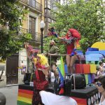 Xixón celebra un multitudinariu desilfe del arguyu LGTB+