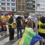 Xixón celebra un multitudinariu desilfe del arguyu LGTB+