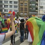 Xixón celebra un multitudinariu desilfe del arguyu LGTB+