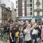 Xixón celebra un multitudinariu desilfe del arguyu LGTB+