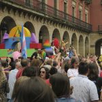 Xixón celebra un multitudinariu desilfe del arguyu LGTB+