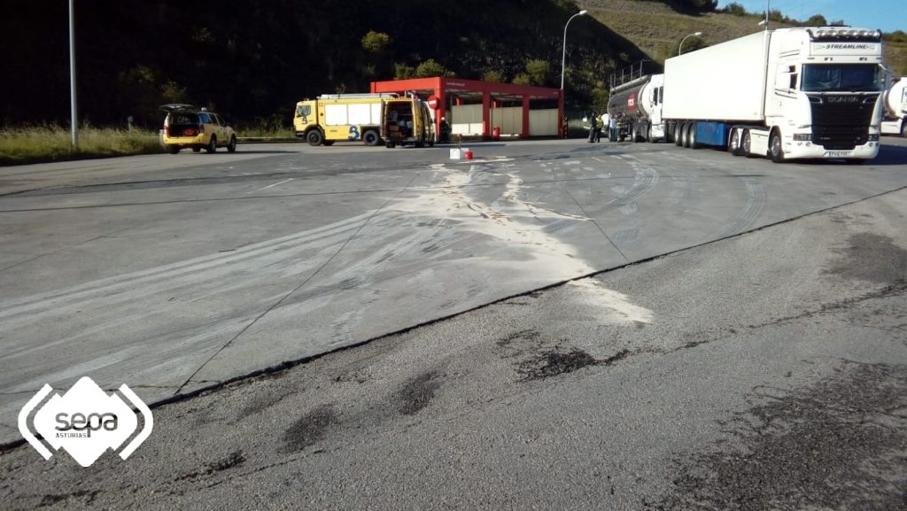 Sustu por una pequeña fuga d'ácidu sulfúrico en Colunga. / SEPA