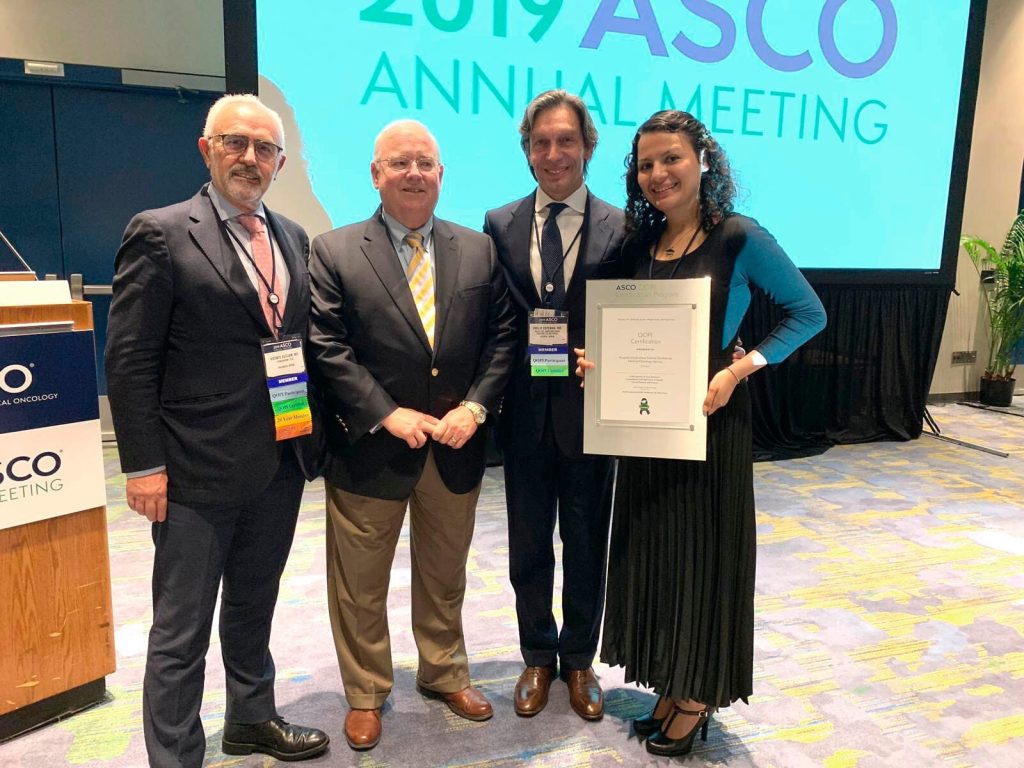El serviciu d'Oncoloxía del HUCA recibe la máxima certificación internacional de calidá n'asistencia a enfermos de cáncer nel congresu americanu de la especialidá clínica.