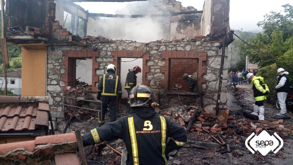 Muerre un home al amburase la so casa en Llaviana