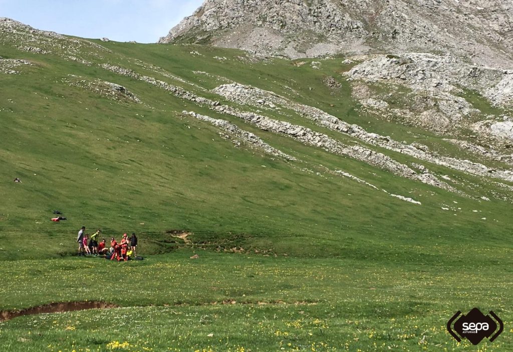 Evacuáu un montañeru de 47 años que se mancó en Peña Ubiña. / SEPA