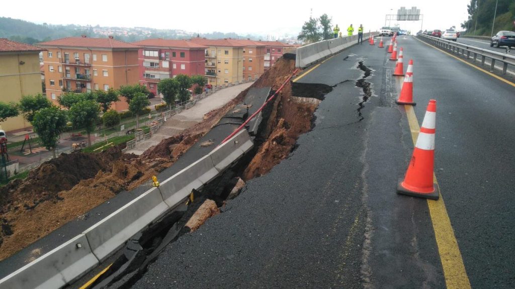 Fúndese un tramu de la carretera que xune Santander con Torrelavega