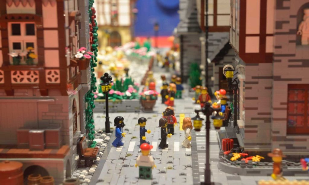 L'estelante mundu de LEGO llega a Xixón