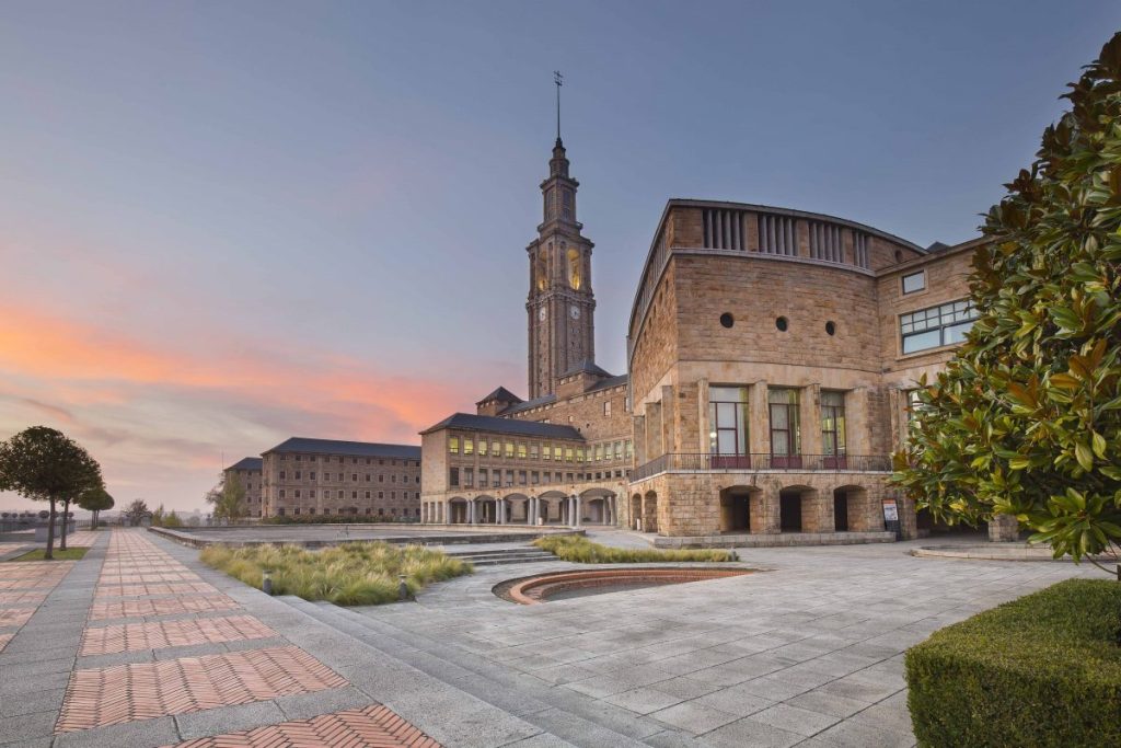 Llaboral Ciudá de la Cultura, Meyor Espaciu d'España