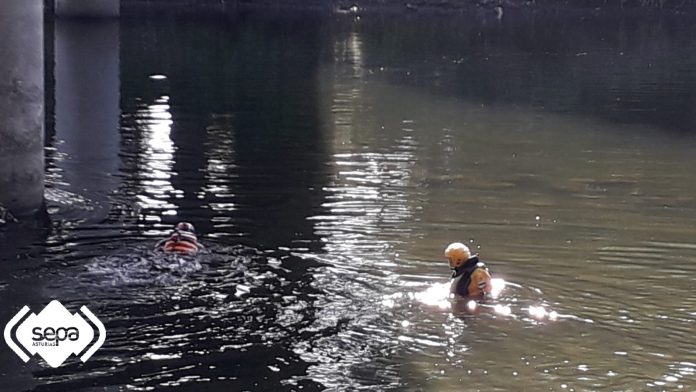 Desapaez un home de 33 años cuando se bañaba nel ríu Nalón