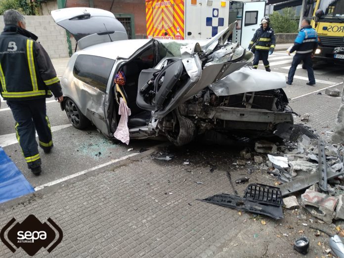 Dos mancos nun accidente de tráficu en Mieres