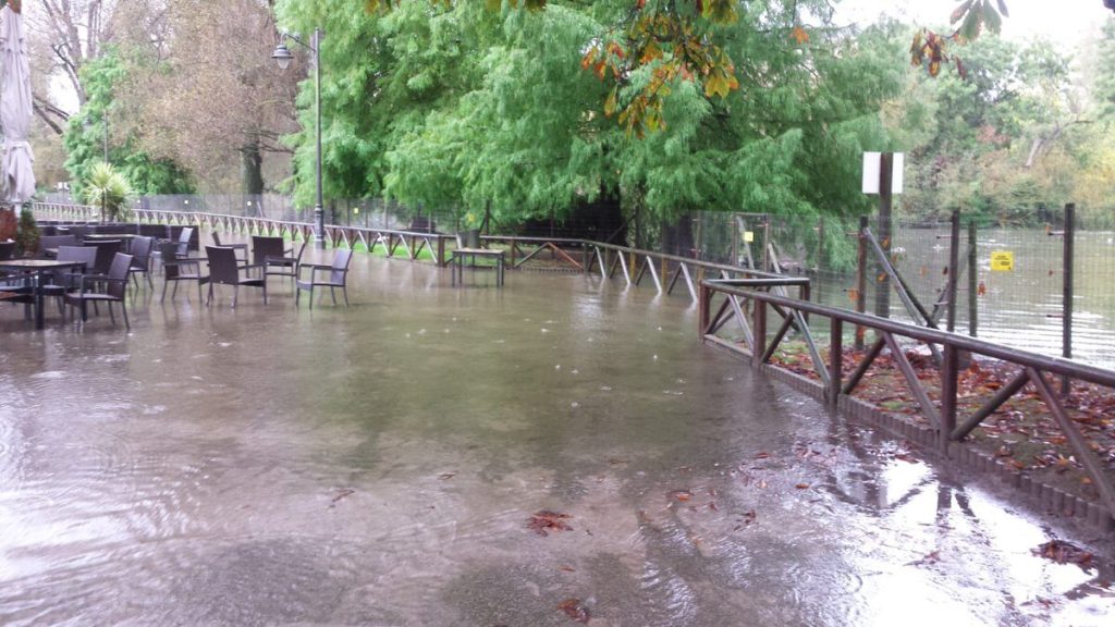 Imaxe d'archivu del parque inundáu.
