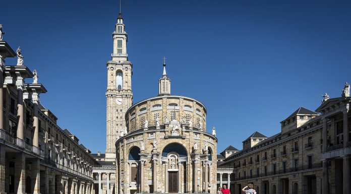 La Llaboral va cuntar con un arquitectu dedicáu específicamente al conxuntu Llaboral Ciudá de la Cultura