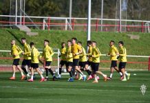 El Sporting pieslla Mareo al públicu El Sporting entrenó a puerta zarrada esti miércoles pol coronavirus. / Real Sporting
