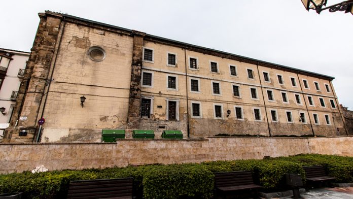Edificiu de l'antigua fábrica de tabacos 'Tabacalera' de Xixón