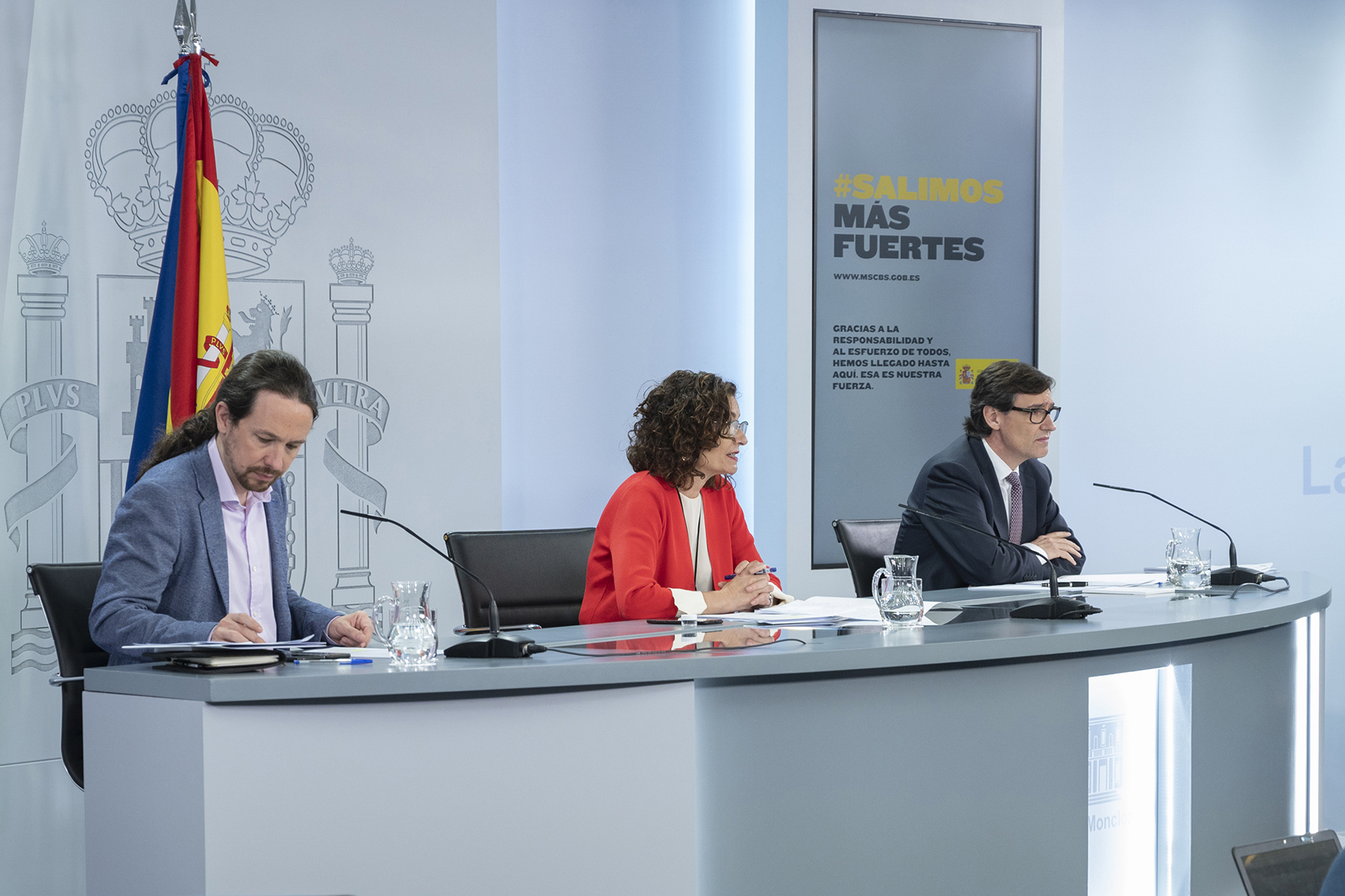 Pablo Iglesias, María Jesus Montero y Salvador Illa na rueda de prensa tres el Conceyu de Ministros