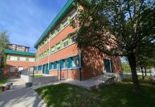 El Gobiernu d’Asturies abre la primer escuelina autonómica de Xixón con una matrícula de 31 neños y neñes