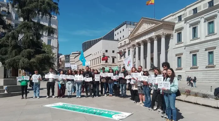 El profesoráu d’asturianu denuncia la falta de concreción del ministeriu y anuncia nueves acciones de presión