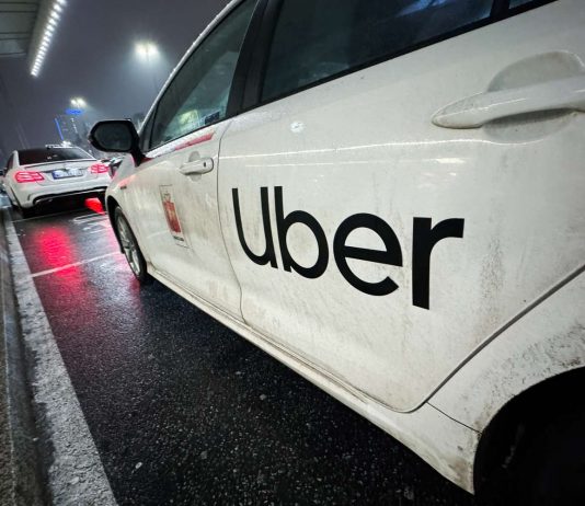 Uber entama güei n’Asturies énte la competencia desleal col sector del taxi