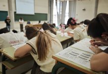 Un artículu sobre l’usu del términu bullying en castellán y un poema d’Ángel González abren los exámenes de la PAU n’Asturies