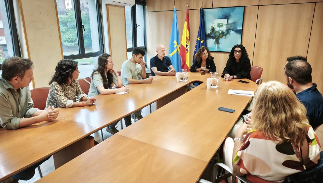 2026_07_10 consejeras con colectivos defensores de la especialidad