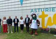 Comiḷḷón, la nueva mascota d’Alimentos del Paraísu Natural inspirada nun gallu montés